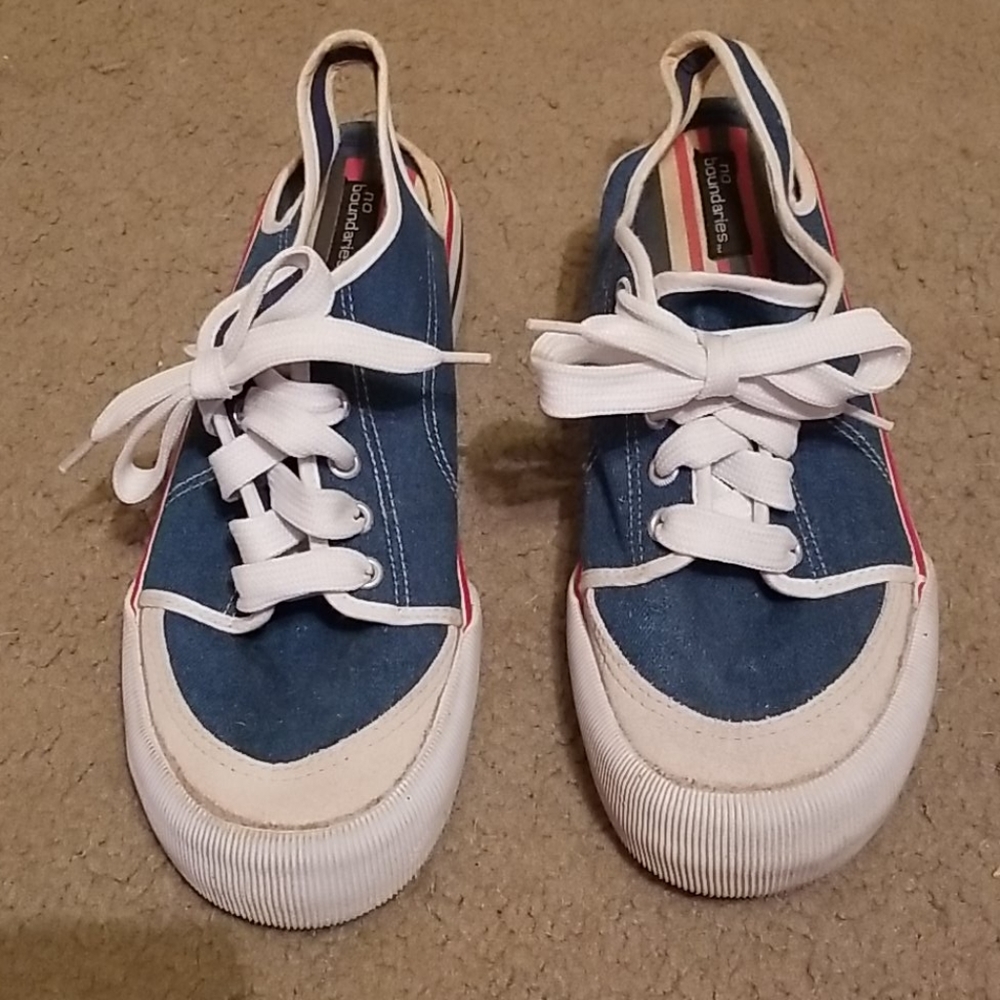 No boundaries Tennis shoes